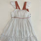 TRAJE BLANCO VOLANTES LAZO ROSA EN ESPALDA